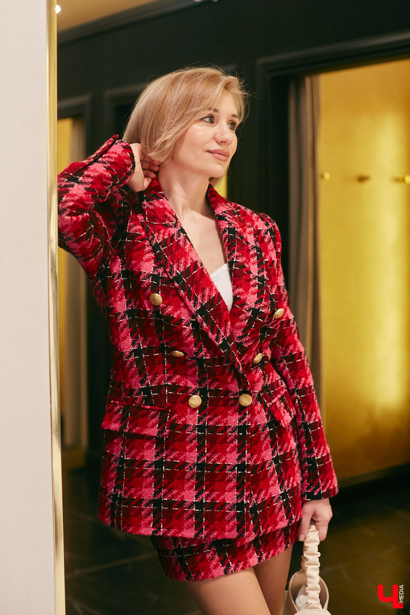 В наступившем сезоне именно юбки находятся на волне своей популярности. Еще бы, ведь именно этот элемент одежды придает образу женственности. А она сейчас в тренде! Любопытно и то, что юбки сейчас актуальны разной длины, кроя и стиля. Как выбрать? Читайте в нашем модном обзоре!