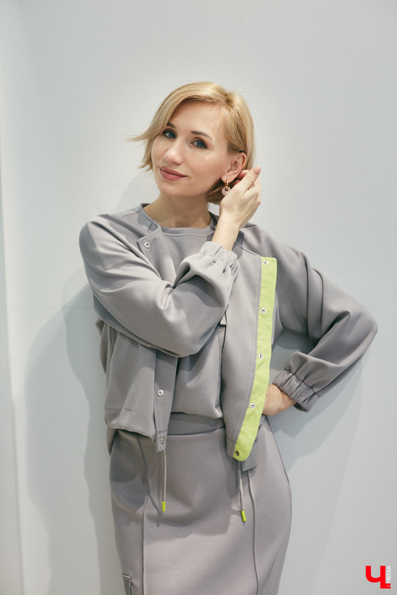 В наступившем сезоне именно юбки находятся на волне своей популярности. Еще бы, ведь именно этот элемент одежды придает образу женственности. А она сейчас в тренде! Любопытно и то, что юбки сейчас актуальны разной длины, кроя и стиля. Как выбрать? Читайте в нашем модном обзоре!