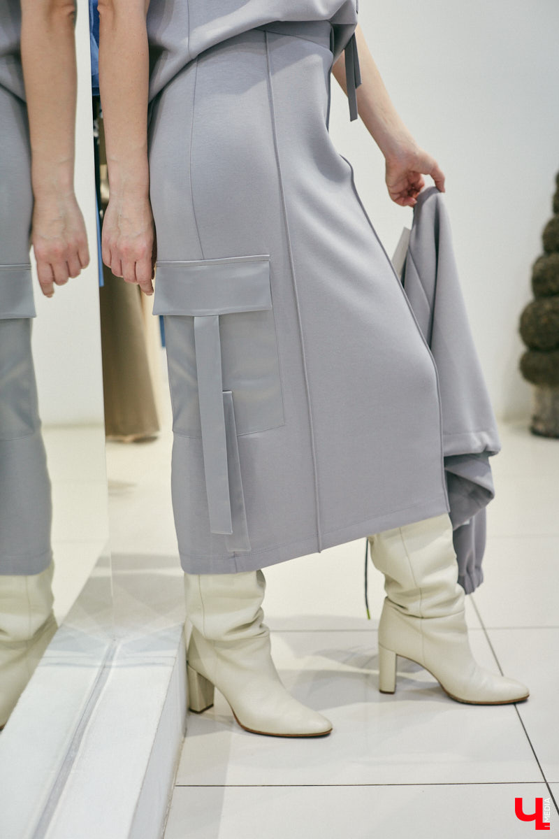 В наступившем сезоне именно юбки находятся на волне своей популярности. Еще бы, ведь именно этот элемент одежды придает образу женственности. А она сейчас в тренде! Любопытно и то, что юбки сейчас актуальны разной длины, кроя и стиля. Как выбрать? Читайте в нашем модном обзоре!