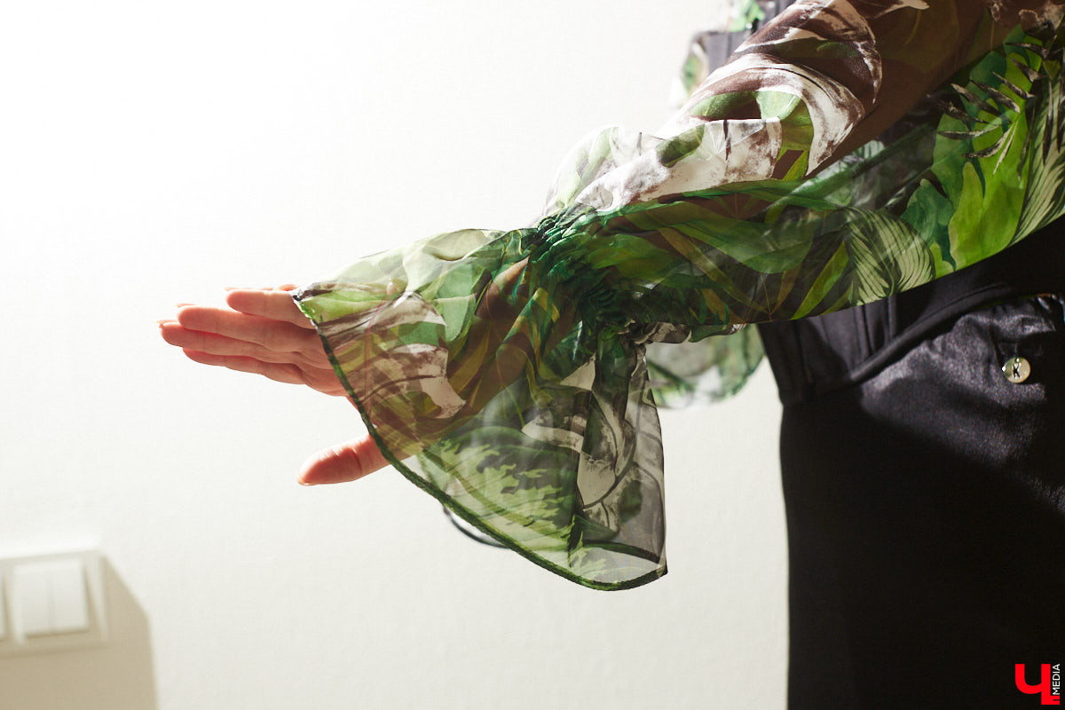 В наступившем сезоне именно юбки находятся на волне своей популярности. Еще бы, ведь именно этот элемент одежды придает образу женственности. А она сейчас в тренде! Любопытно и то, что юбки сейчас актуальны разной длины, кроя и стиля. Как выбрать? Читайте в нашем модном обзоре!