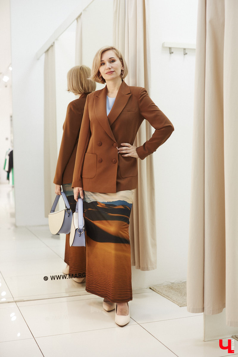 В наступившем сезоне именно юбки находятся на волне своей популярности. Еще бы, ведь именно этот элемент одежды придает образу женственности. А она сейчас в тренде! Любопытно и то, что юбки сейчас актуальны разной длины, кроя и стиля. Как выбрать? Читайте в нашем модном обзоре!