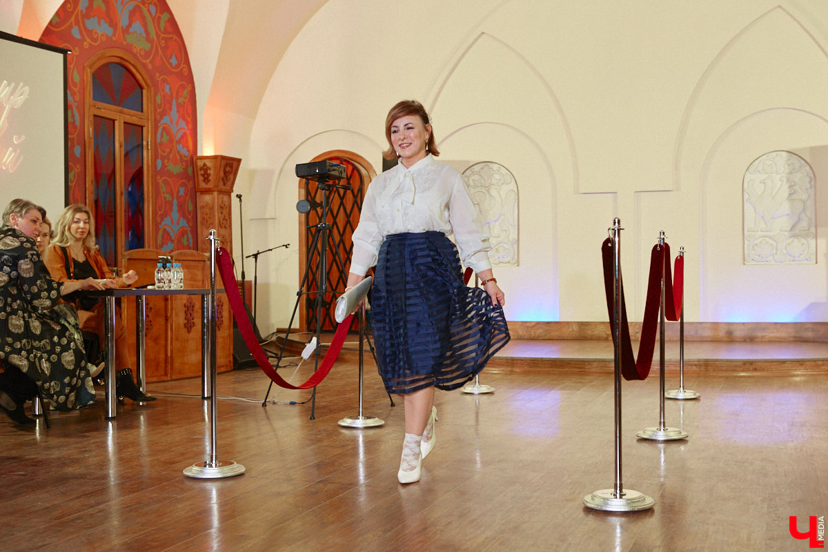 В моде СССР есть что-то вечное и непобедимое. Многое из советских трендов актуально и сейчас. Воссоздать некоторые образы 50 — 80-х годов прошлого века решили организаторы фестиваля «Владимир ламповый», устроив винтажное дефиле, мимо которого «Ключ-Медиа» пройти просто не мог. Все подробности ищите в нашем фоторепортаже!