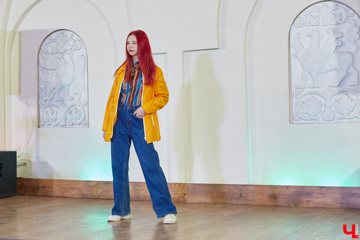 В моде СССР есть что-то вечное и непобедимое. Многое из советских трендов актуально и сейчас. Воссоздать некоторые образы 50 — 80-х годов прошлого века решили организаторы фестиваля «Владимир ламповый», устроив винтажное дефиле, мимо которого «Ключ-Медиа» пройти просто не мог. Все подробности ищите в нашем фоторепортаже!