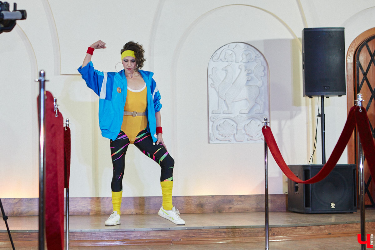 В моде СССР есть что-то вечное и непобедимое. Многое из советских трендов актуально и сейчас. Воссоздать некоторые образы 50 — 80-х годов прошлого века решили организаторы фестиваля «Владимир ламповый», устроив винтажное дефиле, мимо которого «Ключ-Медиа» пройти просто не мог. Все подробности ищите в нашем фоторепортаже!