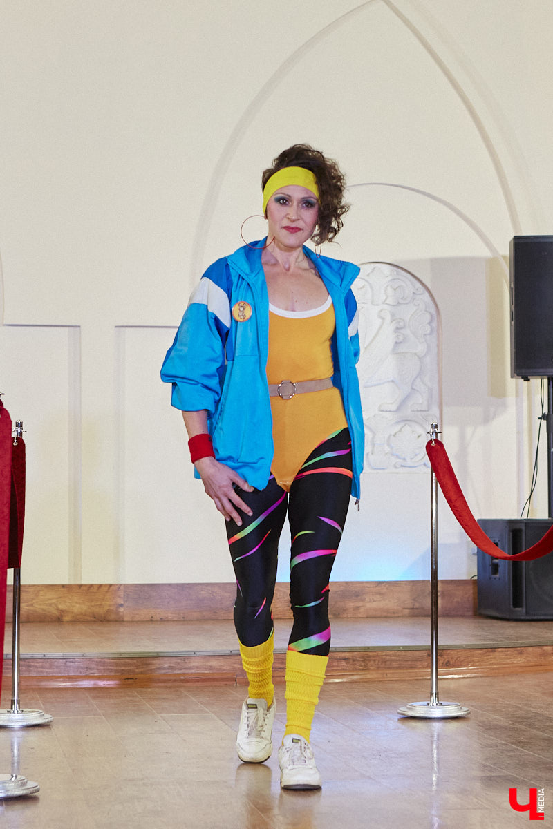 В моде СССР есть что-то вечное и непобедимое. Многое из советских трендов актуально и сейчас. Воссоздать некоторые образы 50 — 80-х годов прошлого века решили организаторы фестиваля «Владимир ламповый», устроив винтажное дефиле, мимо которого «Ключ-Медиа» пройти просто не мог. Все подробности ищите в нашем фоторепортаже!