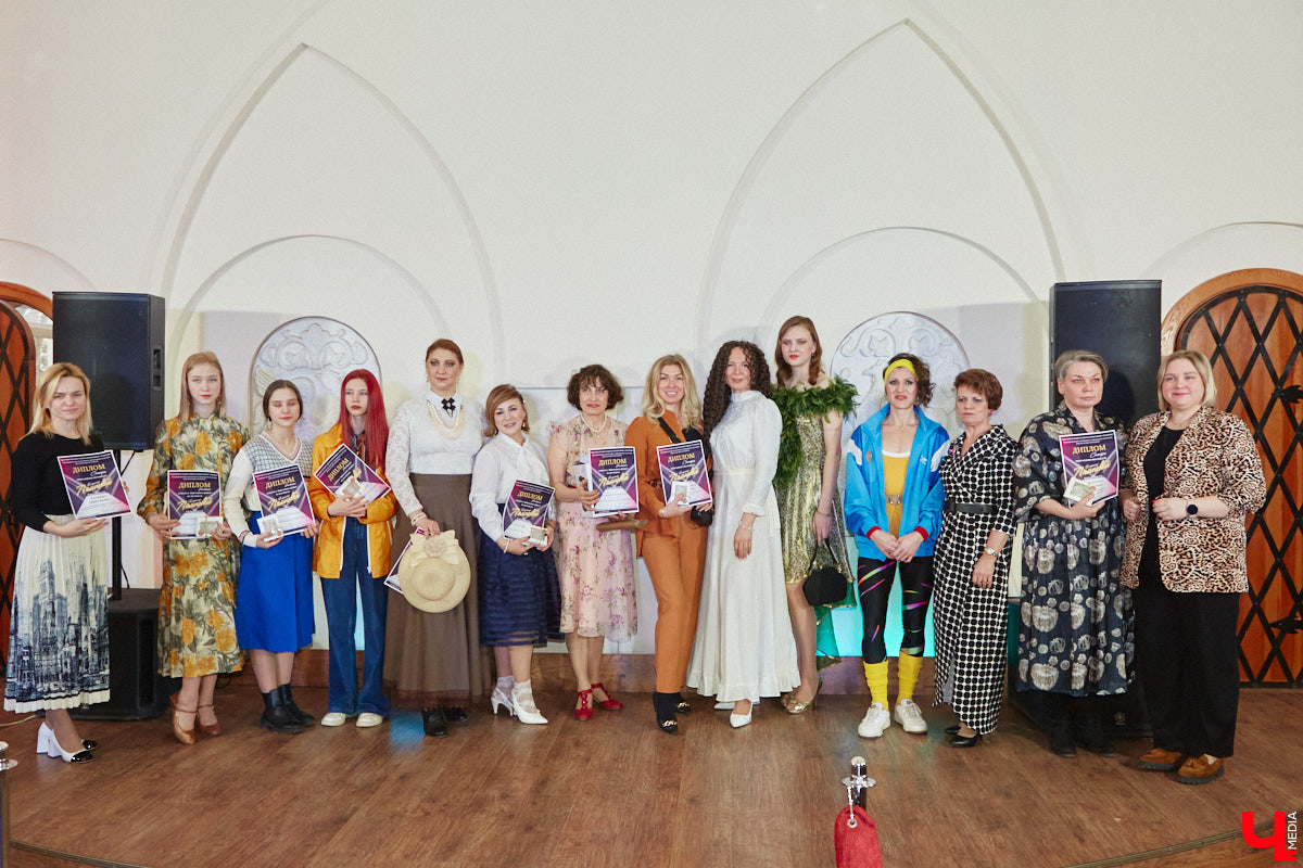 В моде СССР есть что-то вечное и непобедимое. Многое из советских трендов актуально и сейчас. Воссоздать некоторые образы 50 — 80-х годов прошлого века решили организаторы фестиваля «Владимир ламповый», устроив винтажное дефиле, мимо которого «Ключ-Медиа» пройти просто не мог. Все подробности ищите в нашем фоторепортаже!