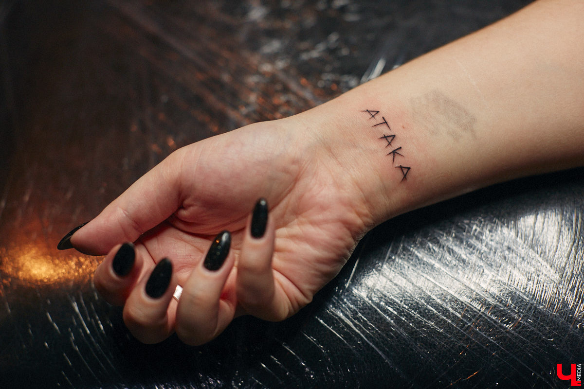 Не так давно синти-поп-панк коллектив ataka стал победителем фестиваля-конкурса «ВладРок’2022», который несколько дней гремел в нашем городе. В награду от продюсерского центра Wexecon и концертного бара «ЦЕХ» ребята получили возможность дать сольный концерт. Время пролетело незаметно, и вот он — долгожданный перформанс от одной из самых многообещающих групп области.