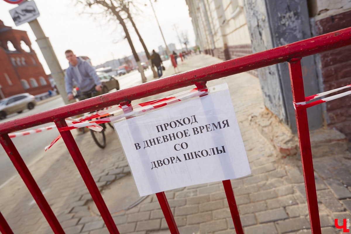 Исторический центр Владимира в последнее время находится в состоянии упадка. Причем в самом прямом смысле этого слова. Мы прогулялись по потрепанным временем старинным улочкам города с краеведом Татьяной Лысовой и своими глазами увидели все неприглядные местные «достопримечательности».