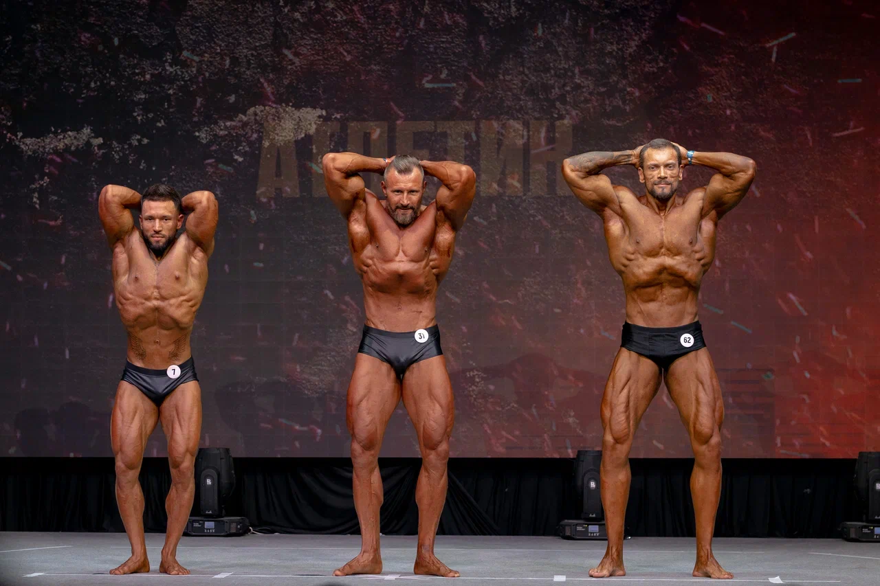 Самые рельефные спортсмены страны собрались в Суздале на Открытом кубке Владимирской области по бодибилдингу. Соревнования прошли сразу в 18 категориях. Среди победителей оказались и представители нашей команды.