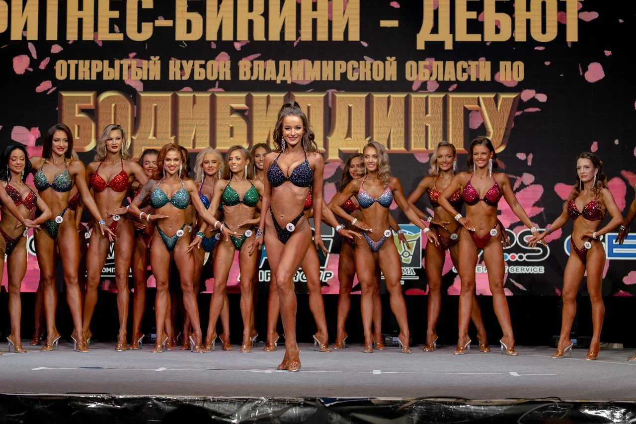 Самые рельефные спортсмены страны собрались в Суздале на Открытом кубке Владимирской области по бодибилдингу. Соревнования прошли сразу в 18 категориях. Среди победителей оказались и представители нашей команды.