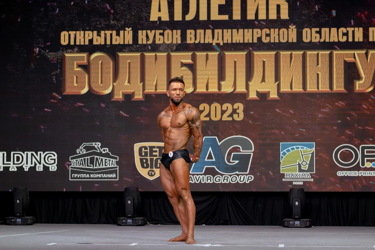 Самые рельефные спортсмены страны собрались в Суздале на Открытом кубке Владимирской области по бодибилдингу. Соревнования прошли сразу в 18 категориях. Среди победителей оказались и представители нашей команды.