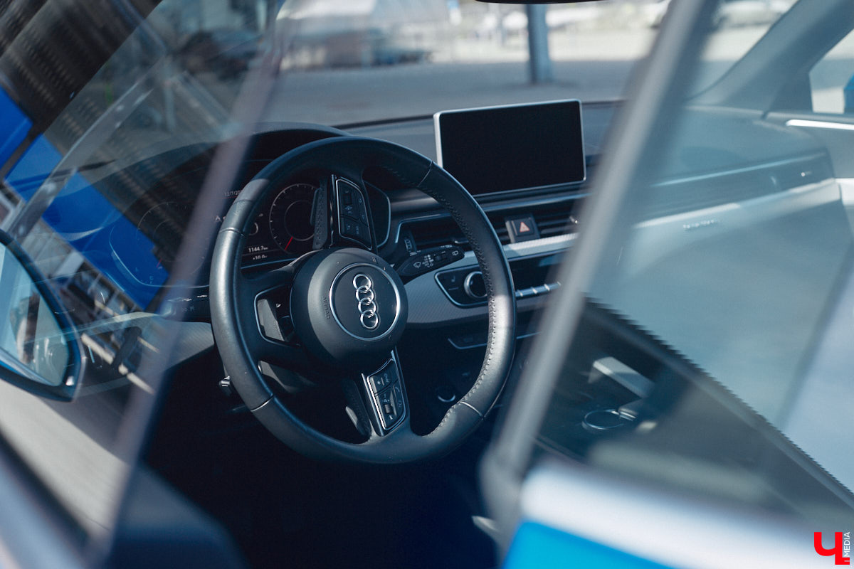 «Раньше на нем колесили по Калифорнии, теперь вот я буду кататься по нашим дорогам». Житель областного центра купил кабриолет за 3,5 миллиона рублей и при этом все равно решил доработать его внешний вид. После тюнинга у машины не только новый цвет, но и диски. Свой автомобиль после апгрейда Юрий первым делом продемонстрировал нашему изданию, так что приглашаем к совместному просмотру!