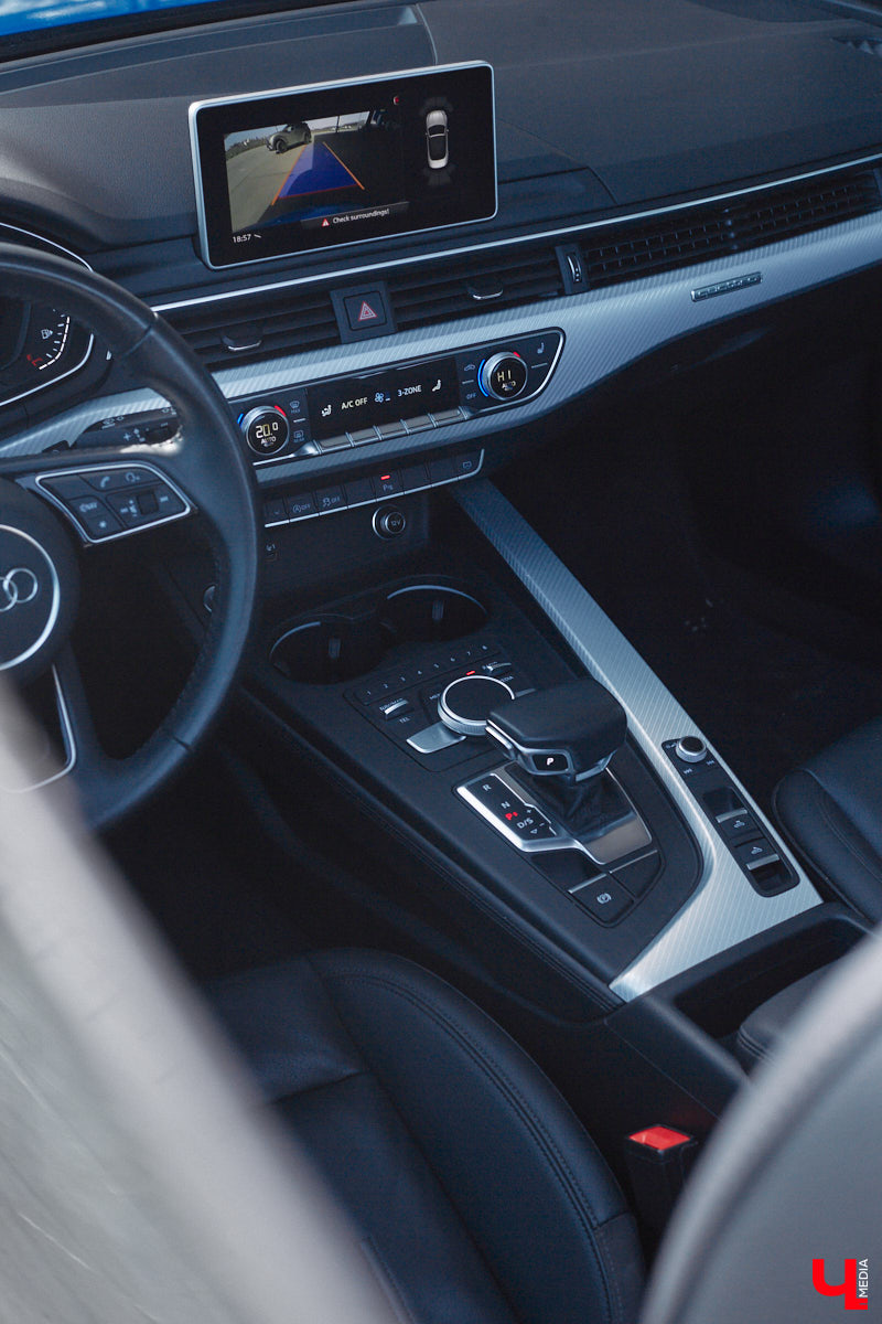 «Раньше на нем колесили по Калифорнии, теперь вот я буду кататься по нашим дорогам». Житель областного центра купил кабриолет за 3,5 миллиона рублей и при этом все равно решил доработать его внешний вид. После тюнинга у машины не только новый цвет, но и диски. Свой автомобиль после апгрейда Юрий первым делом продемонстрировал нашему изданию, так что приглашаем к совместному просмотру!