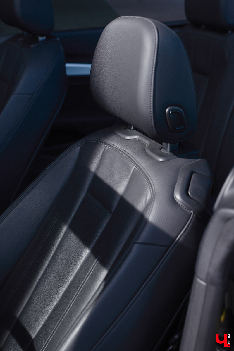 «Раньше на нем колесили по Калифорнии, теперь вот я буду кататься по нашим дорогам». Житель областного центра купил кабриолет за 3,5 миллиона рублей и при этом все равно решил доработать его внешний вид. После тюнинга у машины не только новый цвет, но и диски. Свой автомобиль после апгрейда Юрий первым делом продемонстрировал нашему изданию, так что приглашаем к совместному просмотру!