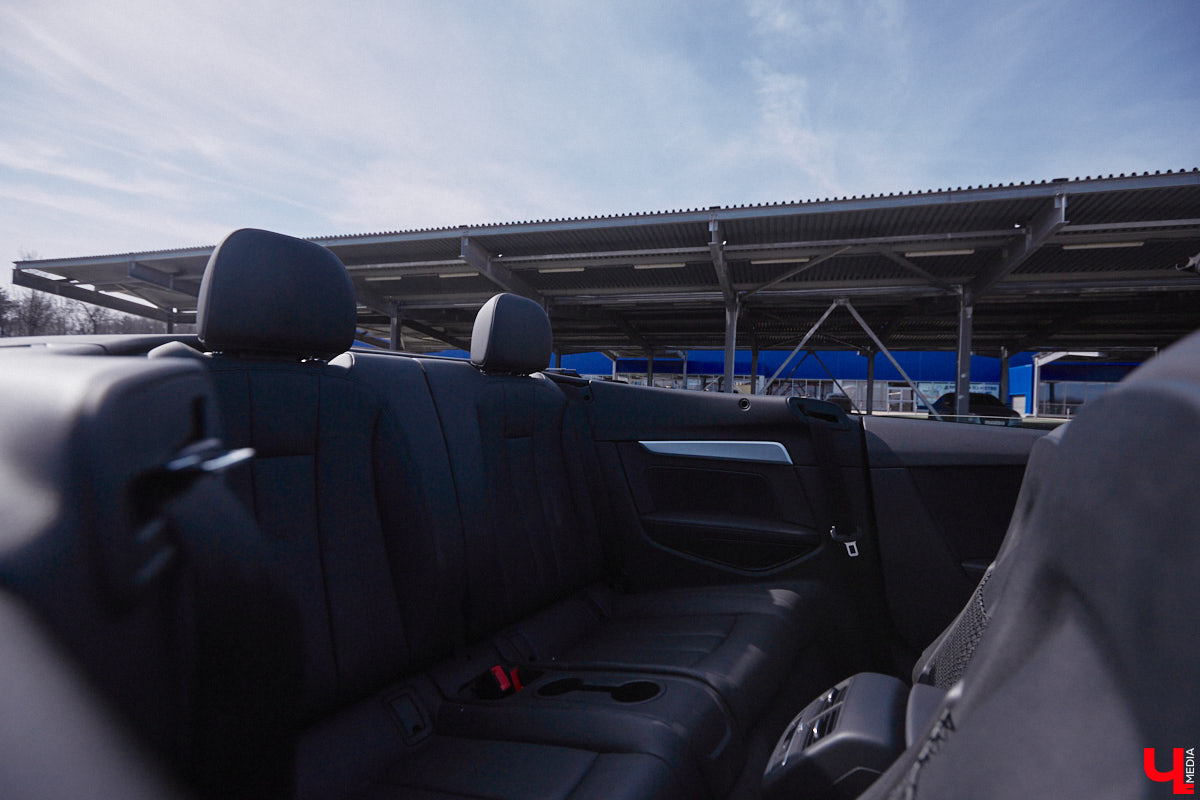 «Раньше на нем колесили по Калифорнии, теперь вот я буду кататься по нашим дорогам». Житель областного центра купил кабриолет за 3,5 миллиона рублей и при этом все равно решил доработать его внешний вид. После тюнинга у машины не только новый цвет, но и диски. Свой автомобиль после апгрейда Юрий первым делом продемонстрировал нашему изданию, так что приглашаем к совместному просмотру!