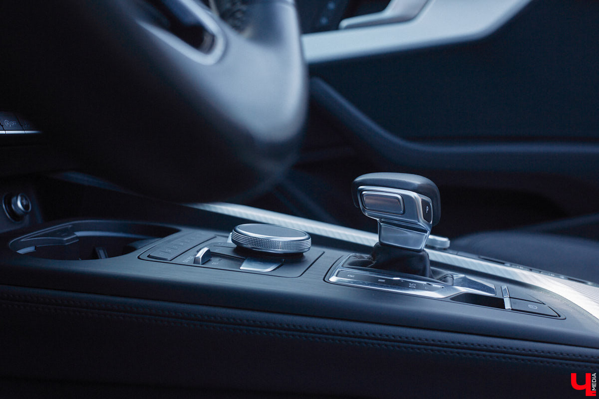 «Раньше на нем колесили по Калифорнии, теперь вот я буду кататься по нашим дорогам». Житель областного центра купил кабриолет за 3,5 миллиона рублей и при этом все равно решил доработать его внешний вид. После тюнинга у машины не только новый цвет, но и диски. Свой автомобиль после апгрейда Юрий первым делом продемонстрировал нашему изданию, так что приглашаем к совместному просмотру!