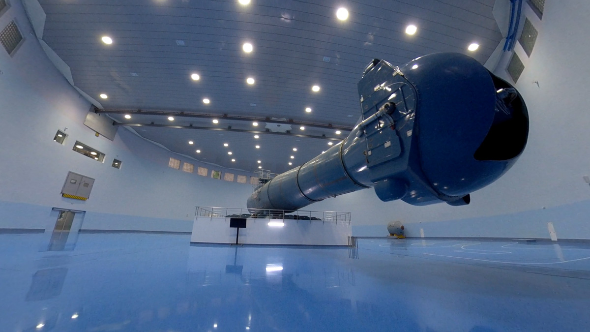 Владимирский планетарий накануне Дня космонавтики открыл свои двери для всех желающих. В этом году горожан ждал сюрприз. Они попали на премьеру VR-фильма «Космонавт». Зрители надевали VR-шлемы и отправлялись в большое космическое путешествие по просторам Солнечной системы, заглядывали на космодром Байконур и наблюдали, как готовят будущих покорителей Вселенной в Центре подготовки космонавтов имени Ю. А. Гагарина.