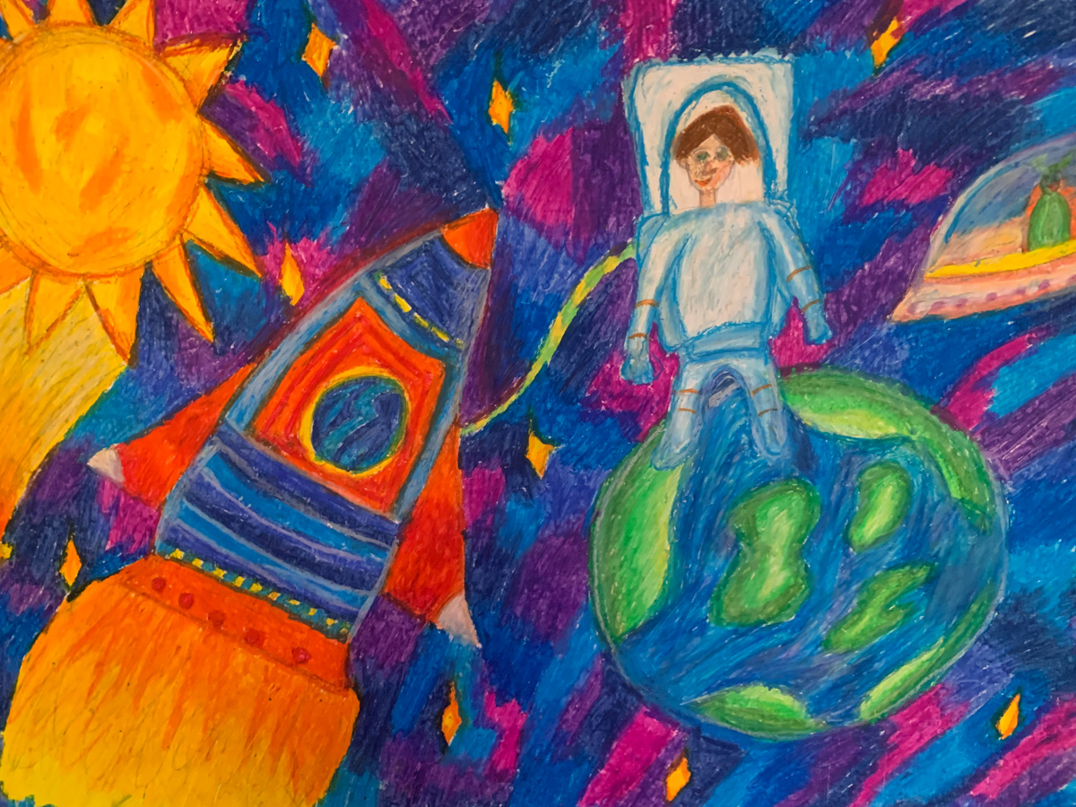 Владимирский планетарий накануне Дня космонавтики открыл свои двери для всех желающих. В этом году горожан ждал сюрприз. Они попали на премьеру VR-фильма «Космонавт». Зрители надевали VR-шлемы и отправлялись в большое космическое путешествие по просторам Солнечной системы, заглядывали на космодром Байконур и наблюдали, как готовят будущих покорителей Вселенной в Центре подготовки космонавтов имени Ю. А. Гагарина.