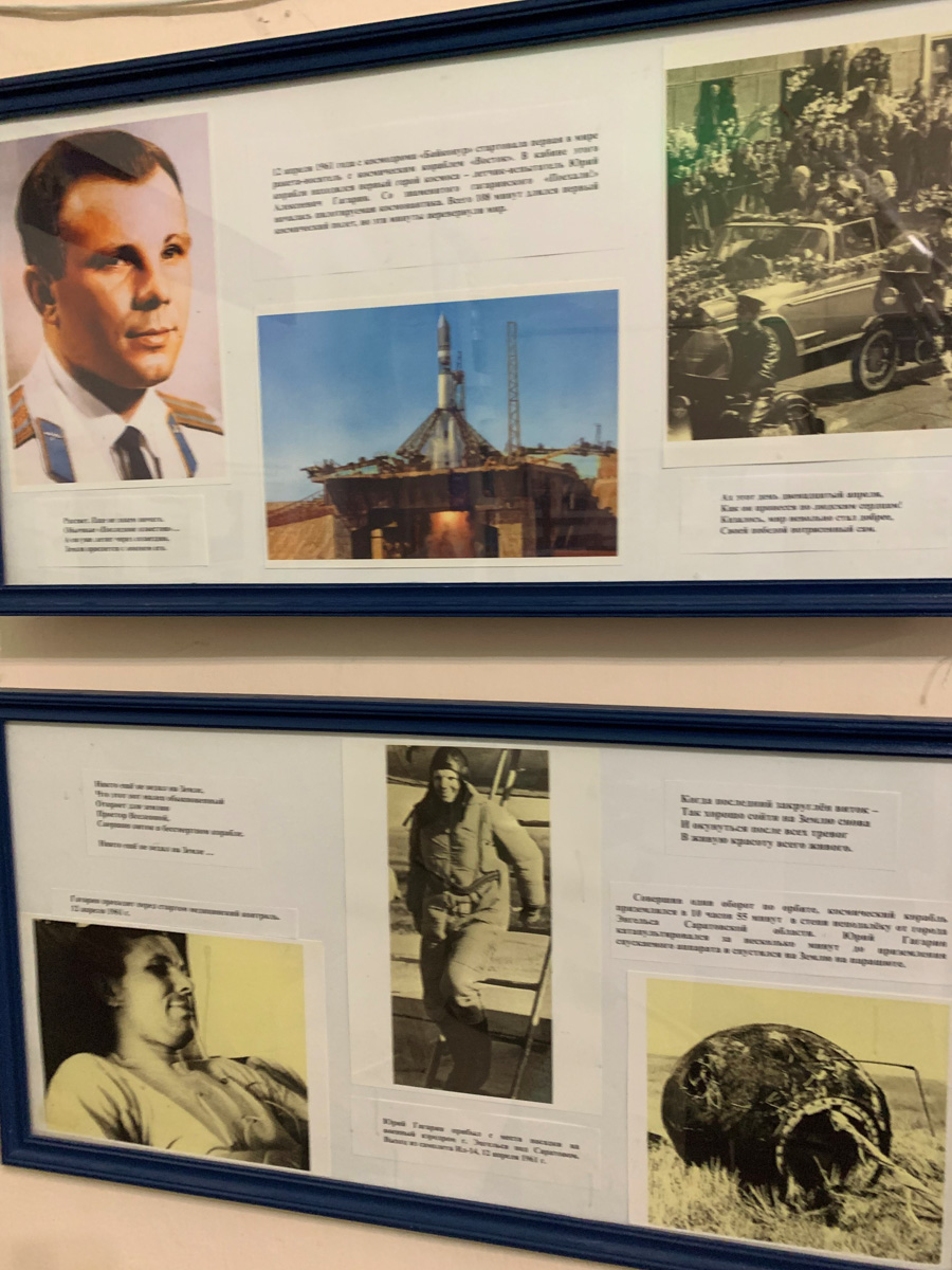 Владимирский планетарий накануне Дня космонавтики открыл свои двери для всех желающих. В этом году горожан ждал сюрприз. Они попали на премьеру VR-фильма «Космонавт». Зрители надевали VR-шлемы и отправлялись в большое космическое путешествие по просторам Солнечной системы, заглядывали на космодром Байконур и наблюдали, как готовят будущих покорителей Вселенной в Центре подготовки космонавтов имени Ю. А. Гагарина.