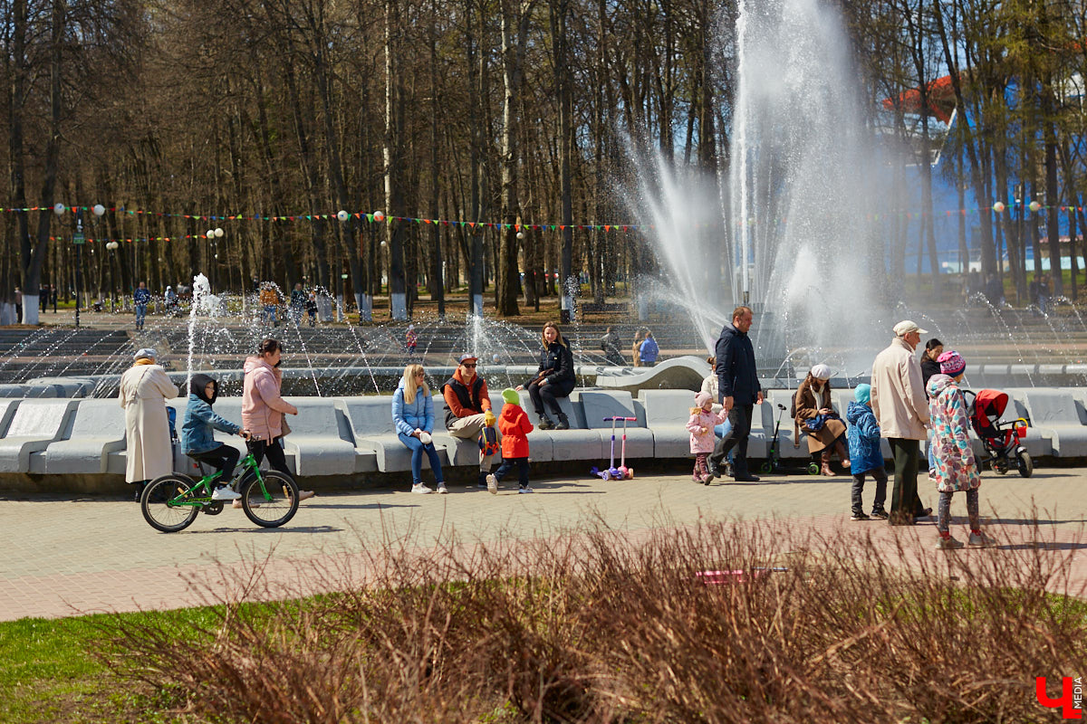Фонтаны во Владимире готовят к запуску, что очень своевременно, ибо город буквально погряз в уличной пыли. Починят ли наконец каскад у Торговых рядов и ждать ли воды в конструкции на Горького? Оглашаем список адресов, где совсем скоро будут водные феерии.