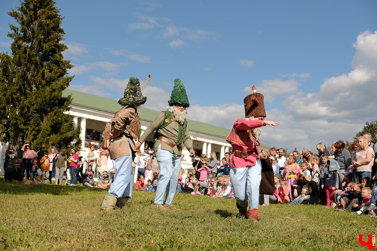 Торговые ряды в Суздале могут наконец-то отремонтировать. Гостиный двор нуждается в этом давно. К тысячелетию города, возможно, работы уже будут завершены. И тогда гулять по любимой локации будет куда приятнее!