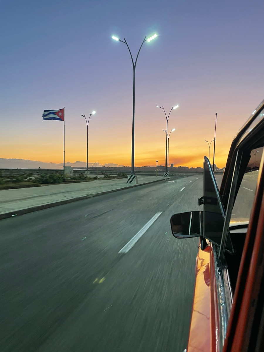 В феврале Валерия Лебедева побывала на популярном фестивале сальсы на Кубе, а заодно сняла фильм о своем путешествии. Сейчас девушка снова собирает чемоданы, чтобы вернуться на Остров свободы. Чем он ее зацепил? Рассказываем в нашей статье.