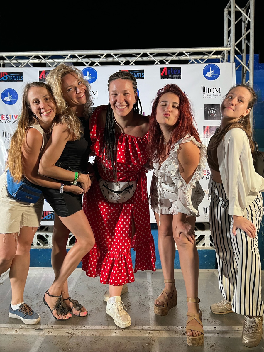 В феврале Валерия Лебедева побывала на популярном фестивале сальсы на Кубе, а заодно сняла фильм о своем путешествии. Сейчас девушка снова собирает чемоданы, чтобы вернуться на Остров свободы. Чем он ее зацепил? Рассказываем в нашей статье.