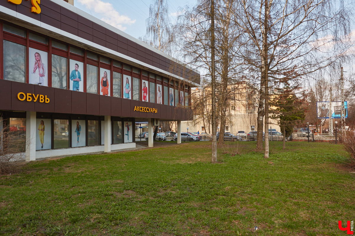 Борис Шиганов один из тех, кто создавал послевоенный облик нашего города. Наибольший вклад мужчина внес в развитие проспекта Ленина. «Ключ-Медиа» прошелся по его широким тротуарам, оценив самые интересные проекты владимирского архитектора.