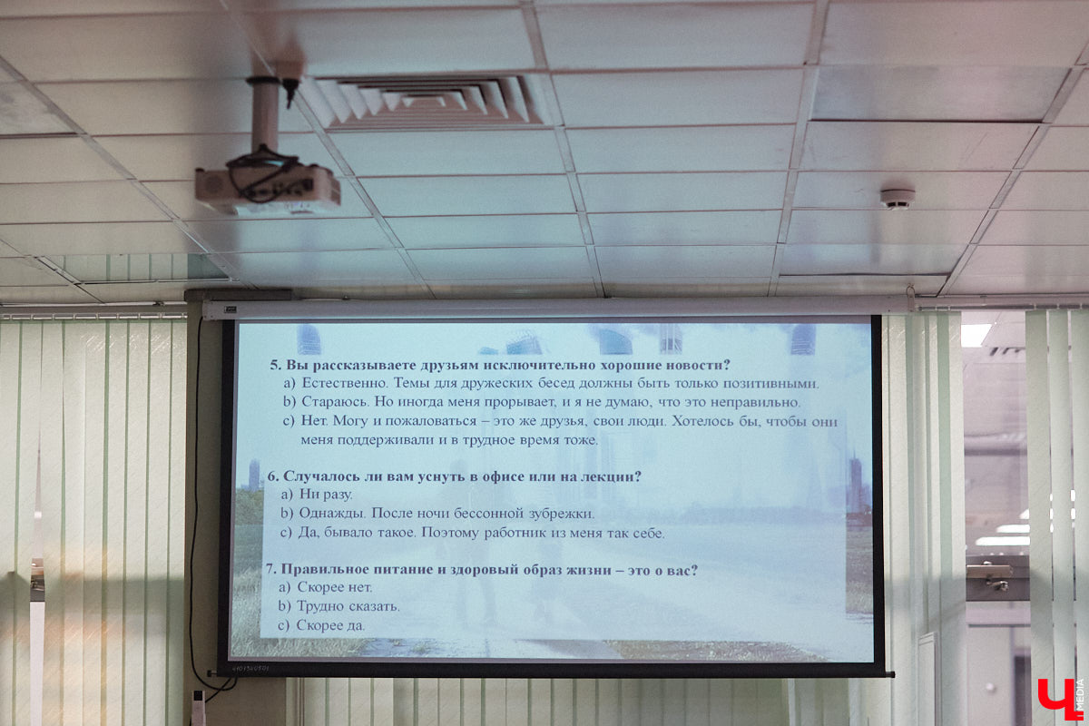 Вживленные в тело QR-коды, смартфоны, контролирующие эмоции, и жизнь в городах-ловушках… Интригует? Еще бы. Отгремевшая недавно пандемия породила произведения, затрагивающие эту тему. Отрадно, что одной из первых своими размышлениями об этом поделилась владимирская писательница.