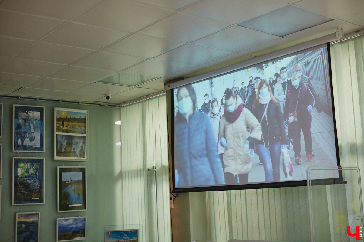 Вживленные в тело QR-коды, смартфоны, контролирующие эмоции, и жизнь в городах-ловушках… Интригует? Еще бы. Отгремевшая недавно пандемия породила произведения, затрагивающие эту тему. Отрадно, что одной из первых своими размышлениями об этом поделилась владимирская писательница.