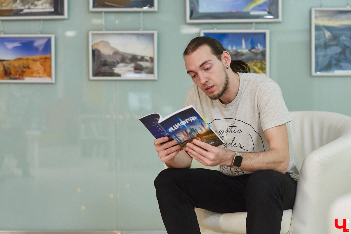 Вживленные в тело QR-коды, смартфоны, контролирующие эмоции, и жизнь в городах-ловушках… Интригует? Еще бы. Отгремевшая недавно пандемия породила произведения, затрагивающие эту тему. Отрадно, что одной из первых своими размышлениями об этом поделилась владимирская писательница.