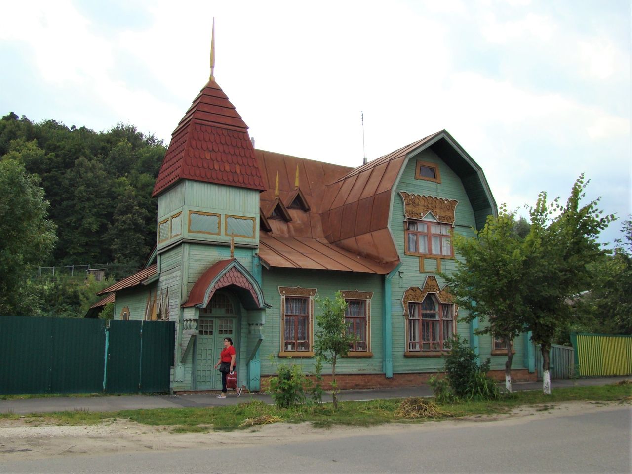 Зачем ехать за тридевять земель, если и на родной земле есть масса всего интересного. Например, новый туристический маршрут с колоритным названием, объединяющий сразу три города Владимирской области: Гороховец, Муром, Гусь-Хрустальный.