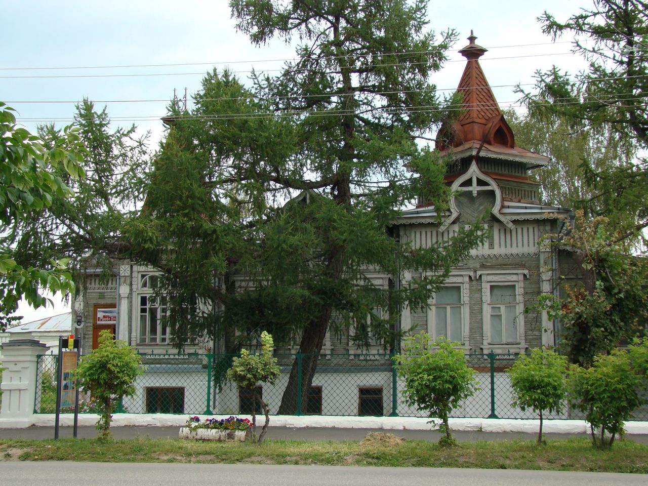 Зачем ехать за тридевять земель, если и на родной земле есть масса всего интересного. Например, новый туристический маршрут с колоритным названием, объединяющий сразу три города Владимирской области: Гороховец, Муром, Гусь-Хрустальный.