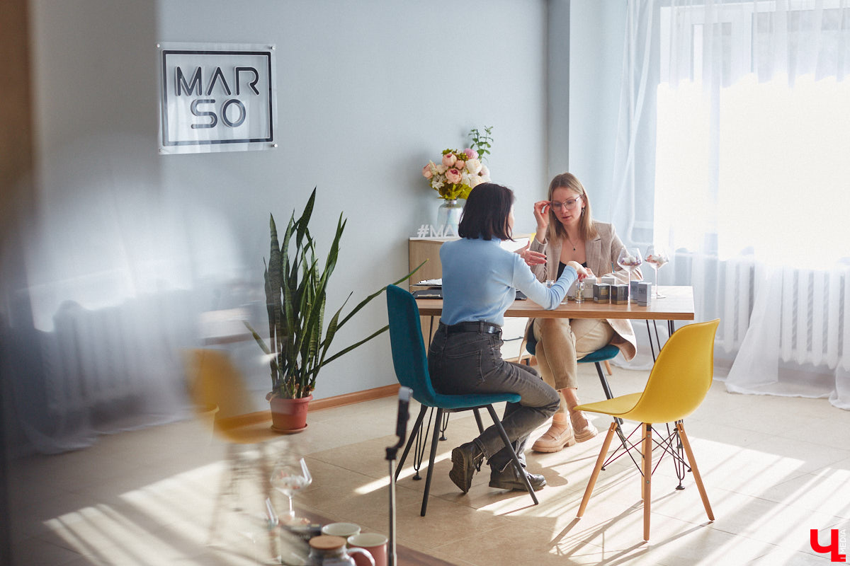 К анализу своего стиля со специалистом современные девушки уже привыкли. А как насчет разбора парфюмерного гардероба?! Не слышали о таком? Мы все уже узнали для вас! И даже испытали на себе...