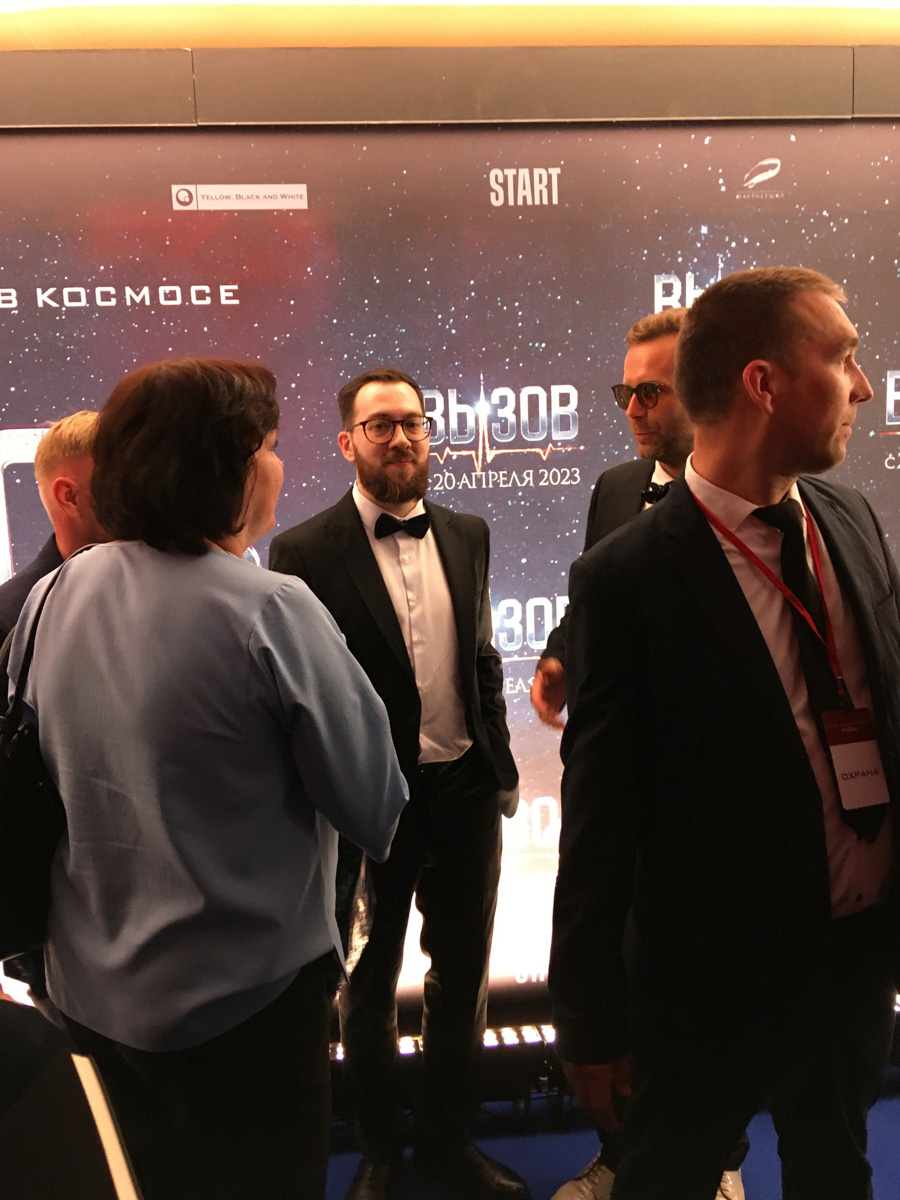 В широкий прокат выйдет первый художественный фильм, снятый в космосе. Музыку для проекта написал владимирский композитор Сергей Черемисинов. Посмотреть блокбастер на большом экране и послушать мелодии нашего земляка можно уже завтра!