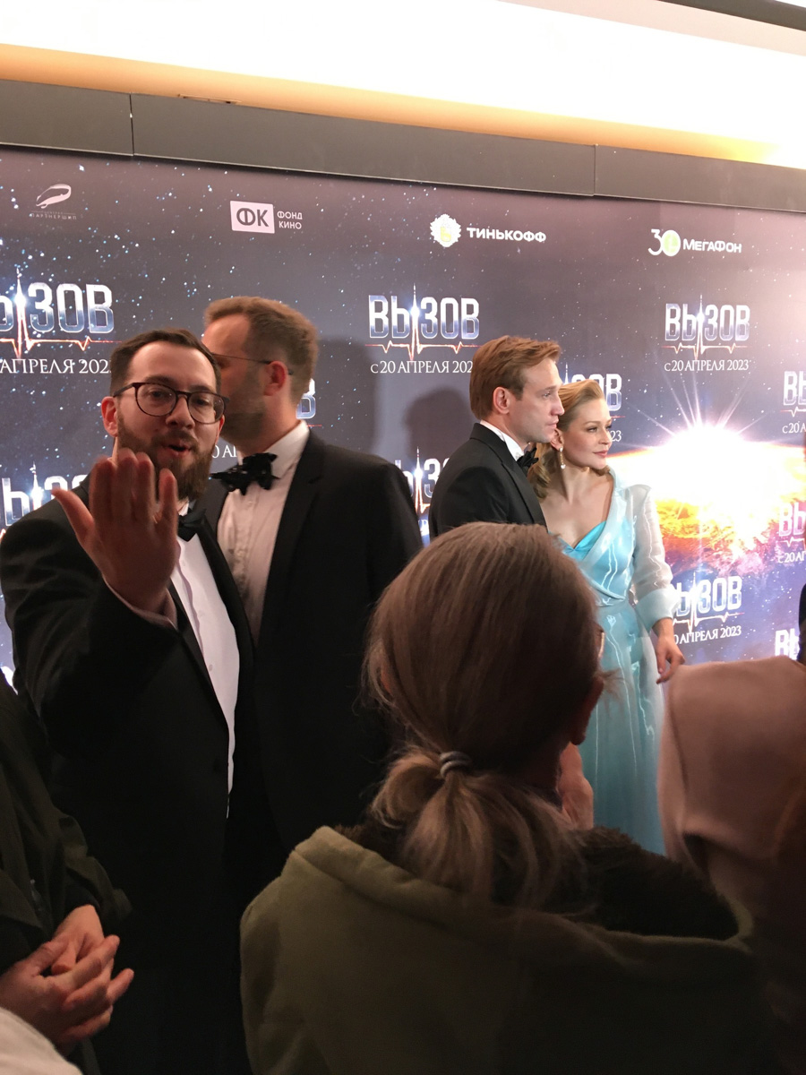 В широкий прокат выйдет первый художественный фильм, снятый в космосе. Музыку для проекта написал владимирский композитор Сергей Черемисинов. Посмотреть блокбастер на большом экране и послушать мелодии нашего земляка можно уже завтра!