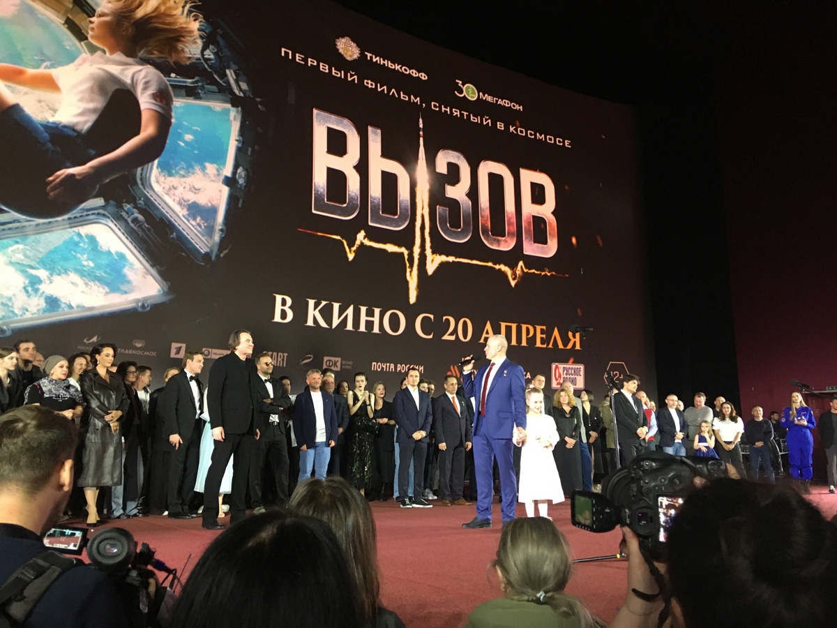 В широкий прокат выйдет первый художественный фильм, снятый в космосе. Музыку для проекта написал владимирский композитор Сергей Черемисинов. Посмотреть блокбастер на большом экране и послушать мелодии нашего земляка можно уже завтра!
