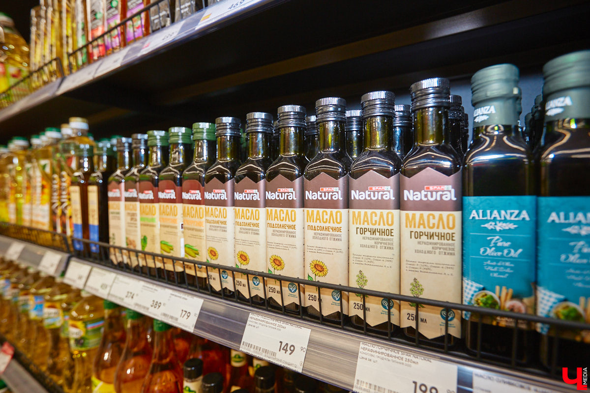 Владимирский аниматор Влад Гербера в эпатажном костюме моркови вызвал замешательство у покупателей торгового центра во время съемок кулинарной рубрики «Ключ-Медиа».