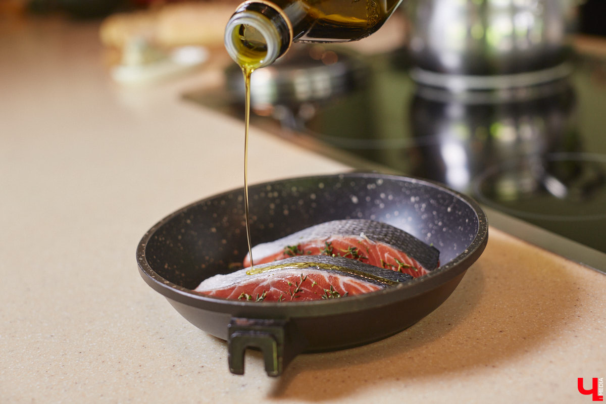 Владимирский аниматор Влад Гербера в эпатажном костюме моркови вызвал замешательство у покупателей торгового центра во время съемок кулинарной рубрики «Ключ-Медиа».