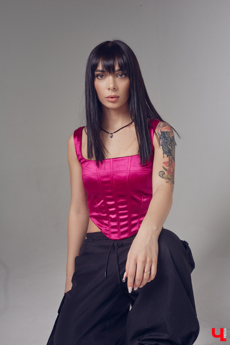 У некоторых людей будто есть внутренний стиль-радар, позволяющий им всегда иметь наготове яркие образы. Как быть модным семь дней в неделю, «Ключ-Медиа» рассказала владимирский блогер Нигина Мирова.