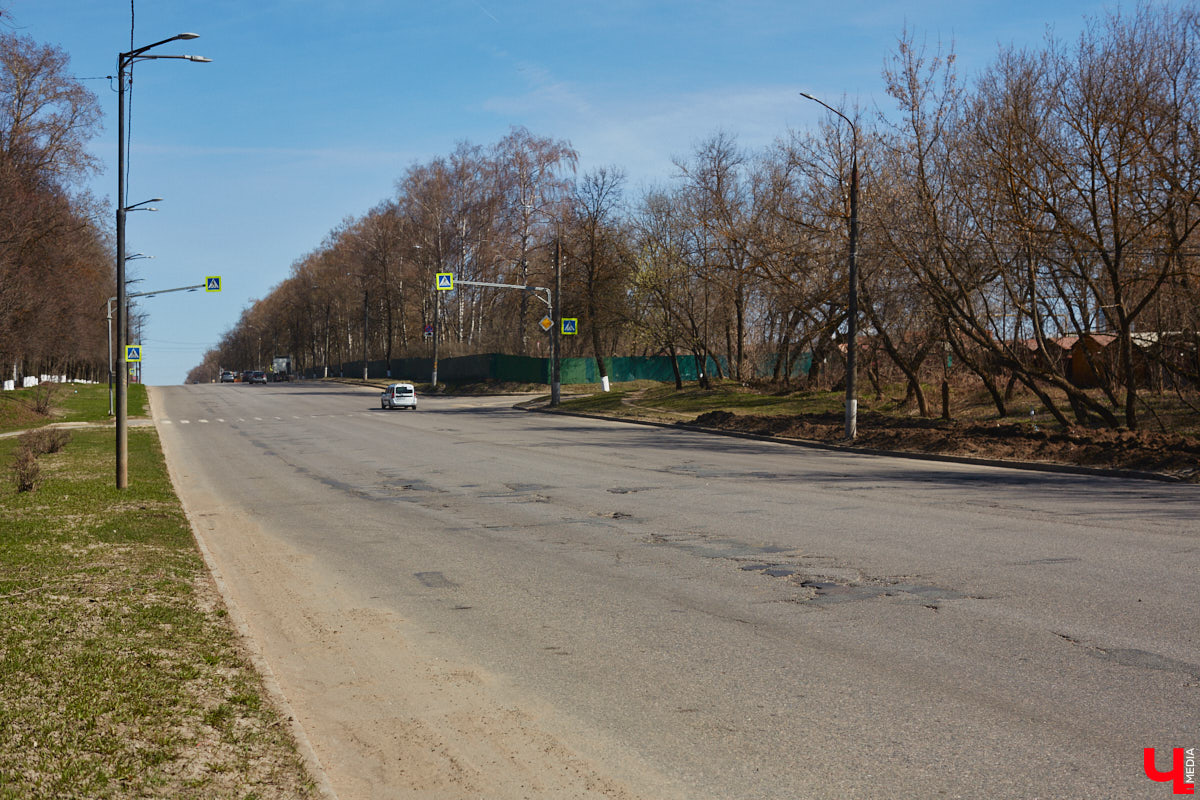 Не секрет, что многие дороги областного центра находятся в печальном состоянии. «Ключ-Медиа» пообщался с человеком, который проводит в машине немало времени, — инструктором по вождению Максимом Жилиным. Уж он-то не понаслышке знает, какие участки больше всего нуждаются в ремонте.