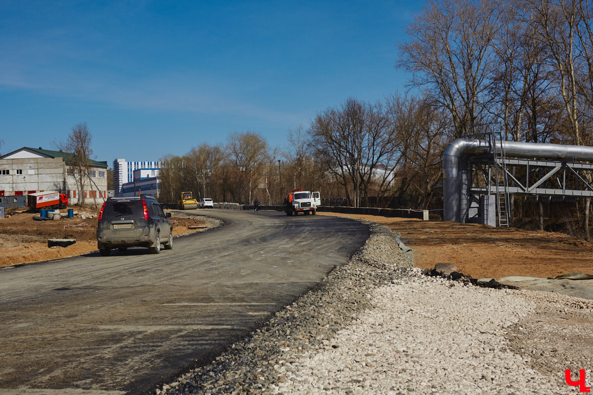 Не секрет, что многие дороги областного центра находятся в печальном состоянии. «Ключ-Медиа» пообщался с человеком, который проводит в машине немало времени, — инструктором по вождению Максимом Жилиным. Уж он-то не понаслышке знает, какие участки больше всего нуждаются в ремонте.