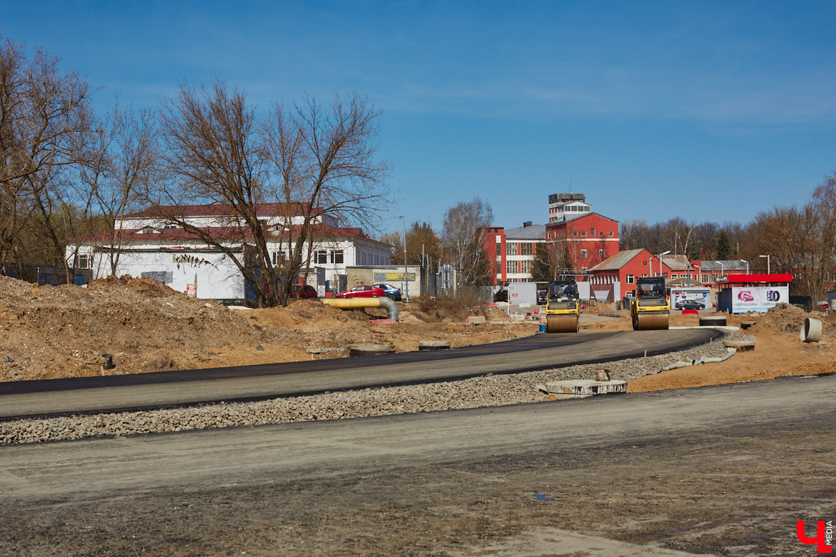 Не секрет, что многие дороги областного центра находятся в печальном состоянии. «Ключ-Медиа» пообщался с человеком, который проводит в машине немало времени, — инструктором по вождению Максимом Жилиным. Уж он-то не понаслышке знает, какие участки больше всего нуждаются в ремонте.
