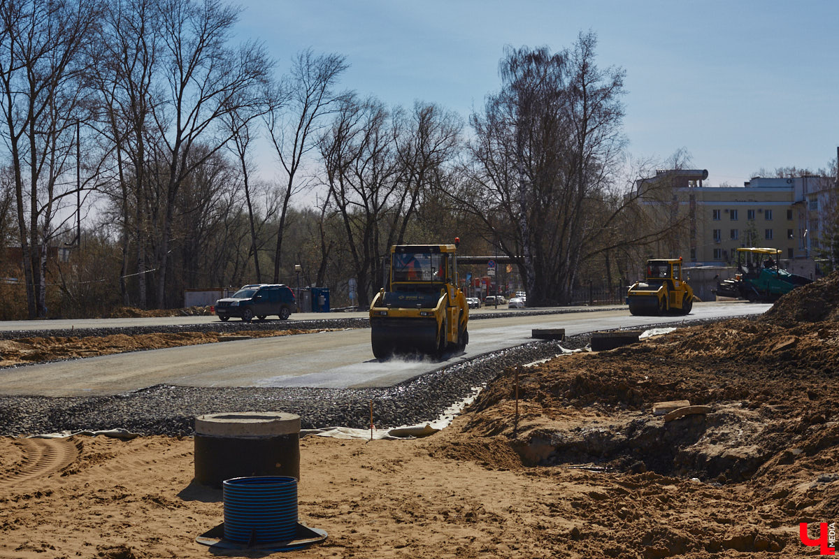 Не секрет, что многие дороги областного центра находятся в печальном состоянии. «Ключ-Медиа» пообщался с человеком, который проводит в машине немало времени, — инструктором по вождению Максимом Жилиным. Уж он-то не понаслышке знает, какие участки больше всего нуждаются в ремонте.