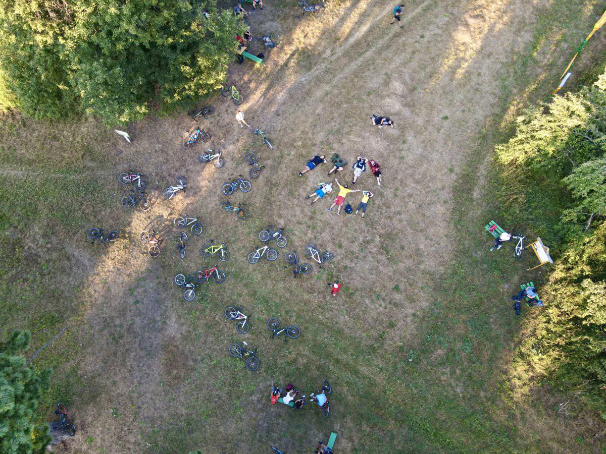 Мало что в мире сравнится с пейзажами Владимирской области. Сомневаетесь? Значит, вы еще ни разу не выезжали на двухколесном «коне» за пределы города. В какую же сторону крутить педали, чтобы насладиться красотой родных краев, «Ключ-Медиа» рассказал велоэксперт Андрей Трубин.