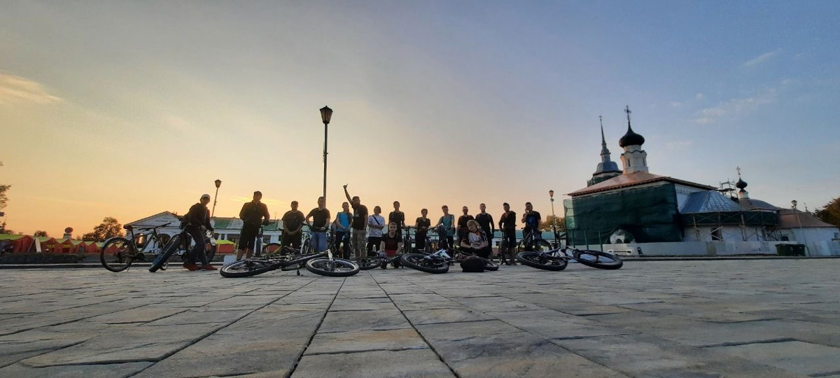 Мало что в мире сравнится с пейзажами Владимирской области. Сомневаетесь? Значит, вы еще ни разу не выезжали на двухколесном «коне» за пределы города. В какую же сторону крутить педали, чтобы насладиться красотой родных краев, «Ключ-Медиа» рассказал велоэксперт Андрей Трубин.