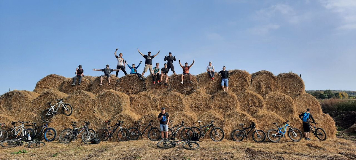 Мало что в мире сравнится с пейзажами Владимирской области. Сомневаетесь? Значит, вы еще ни разу не выезжали на двухколесном «коне» за пределы города. В какую же сторону крутить педали, чтобы насладиться красотой родных краев, «Ключ-Медиа» рассказал велоэксперт Андрей Трубин.