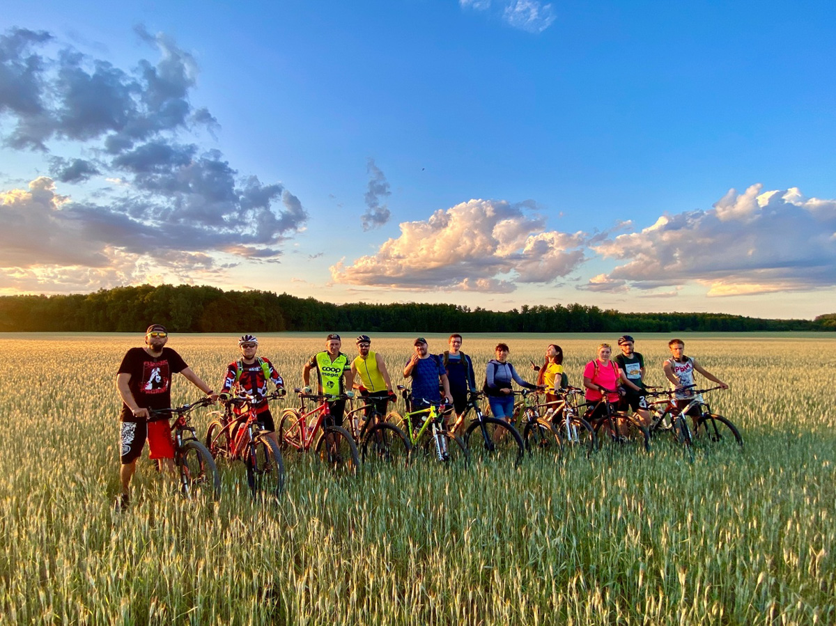 Мало что в мире сравнится с пейзажами Владимирской области. Сомневаетесь? Значит, вы еще ни разу не выезжали на двухколесном «коне» за пределы города. В какую же сторону крутить педали, чтобы насладиться красотой родных краев, «Ключ-Медиа» рассказал велоэксперт Андрей Трубин.