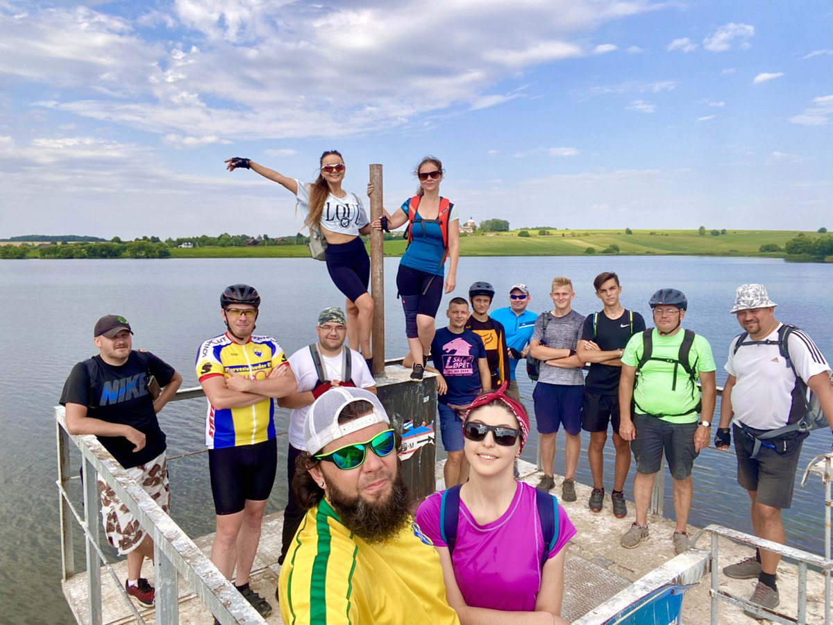 Мало что в мире сравнится с пейзажами Владимирской области. Сомневаетесь? Значит, вы еще ни разу не выезжали на двухколесном «коне» за пределы города. В какую же сторону крутить педали, чтобы насладиться красотой родных краев, «Ключ-Медиа» рассказал велоэксперт Андрей Трубин.