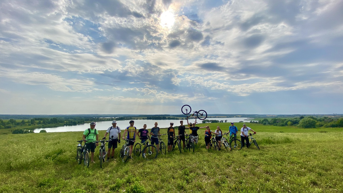 Мало что в мире сравнится с пейзажами Владимирской области. Сомневаетесь? Значит, вы еще ни разу не выезжали на двухколесном «коне» за пределы города. В какую же сторону крутить педали, чтобы насладиться красотой родных краев, «Ключ-Медиа» рассказал велоэксперт Андрей Трубин.